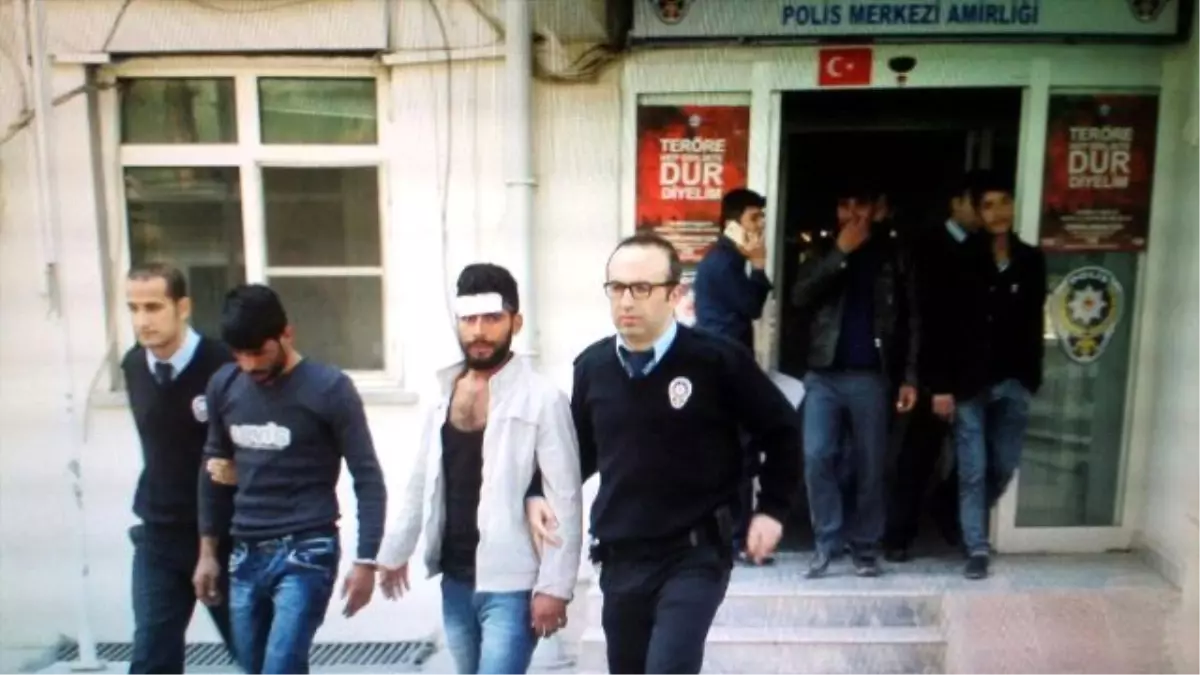 Şanlıurfa\'da Arama Yapmak İsteyen Polise Saldırı: 3 Yaralı