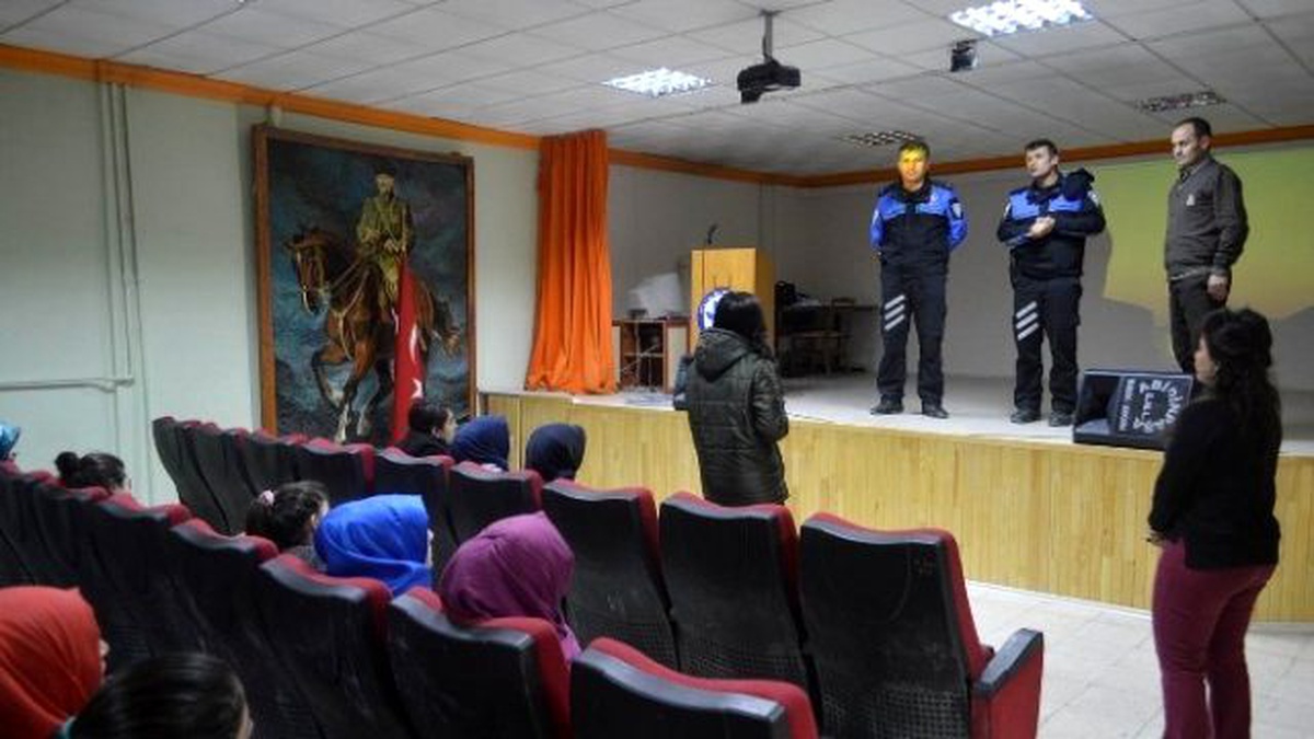 Sosyal Bilimler Lisesinde Bilgilendirme Toplantısı Yapıldı