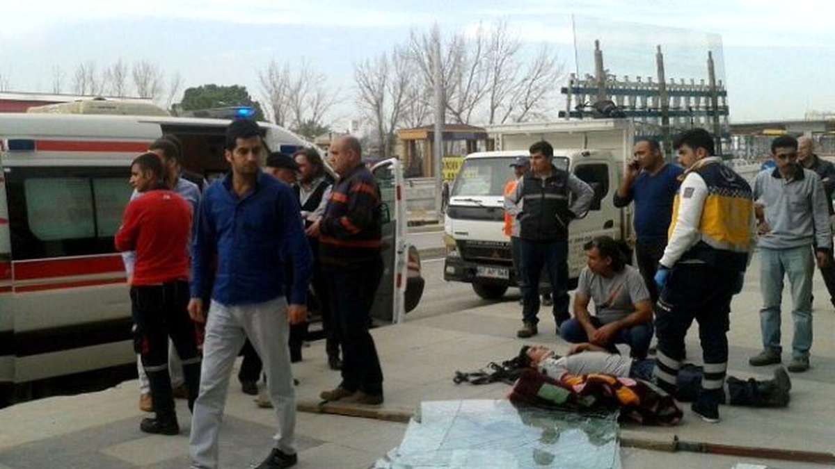 Takmaya Çalıştıkları Cam Tabakaları, Sonları Oluyordu