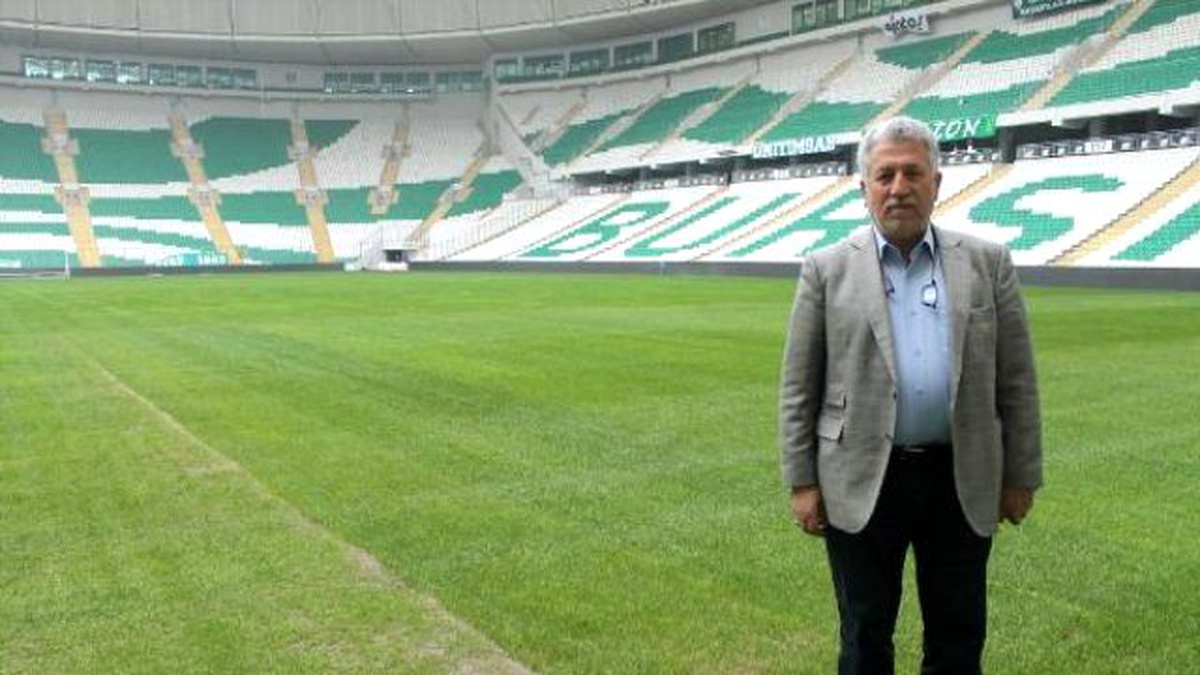 Timsah Arena\'da Bozulan Çimler Değiştirilyor