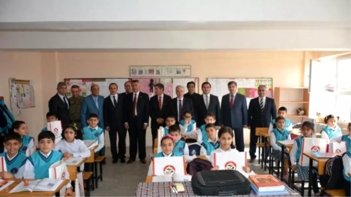 Vali Kamçı, Teog Sınavı Birincilerini Ödüllendirdi
