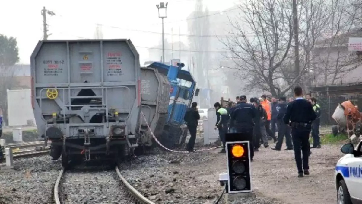 Yük Treni Raydan Çıktı