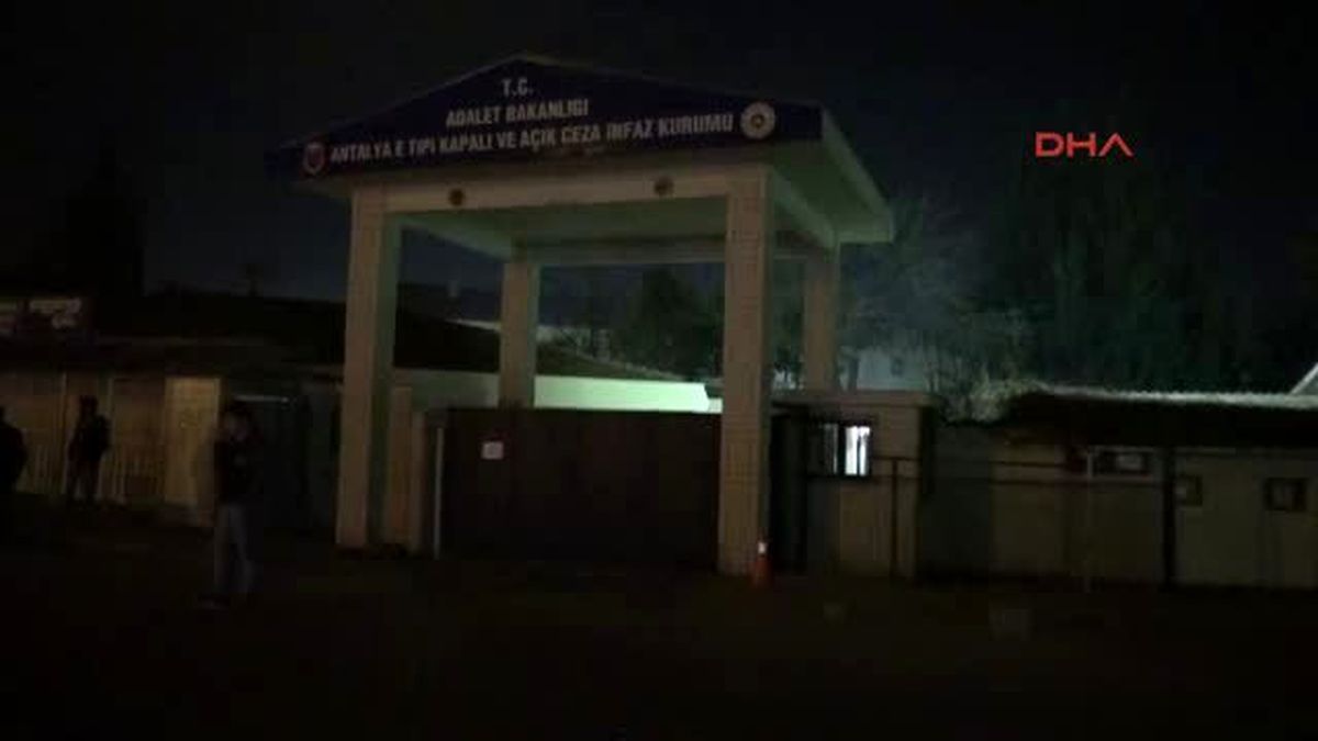 Antalya-Cezaevine Önüne Bırakılan Çöp Poşeti Korkuttu