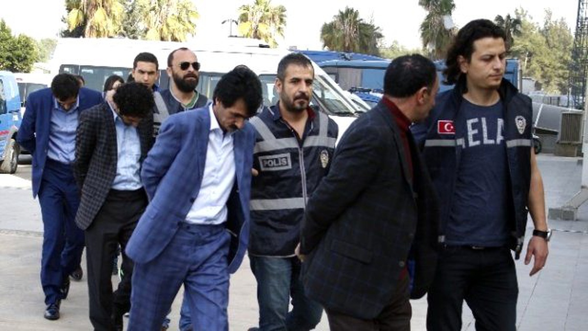 Antalya\'da Uyuşturucu Operasyonu: 3\'ü Yabancı Uyruklu 14 Gözaltı