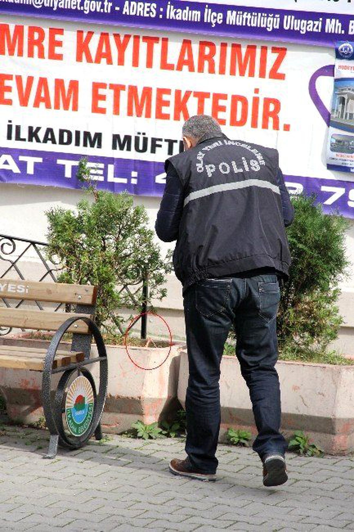 Cami Bahçesinde Bulunan Fünye Korkuttu