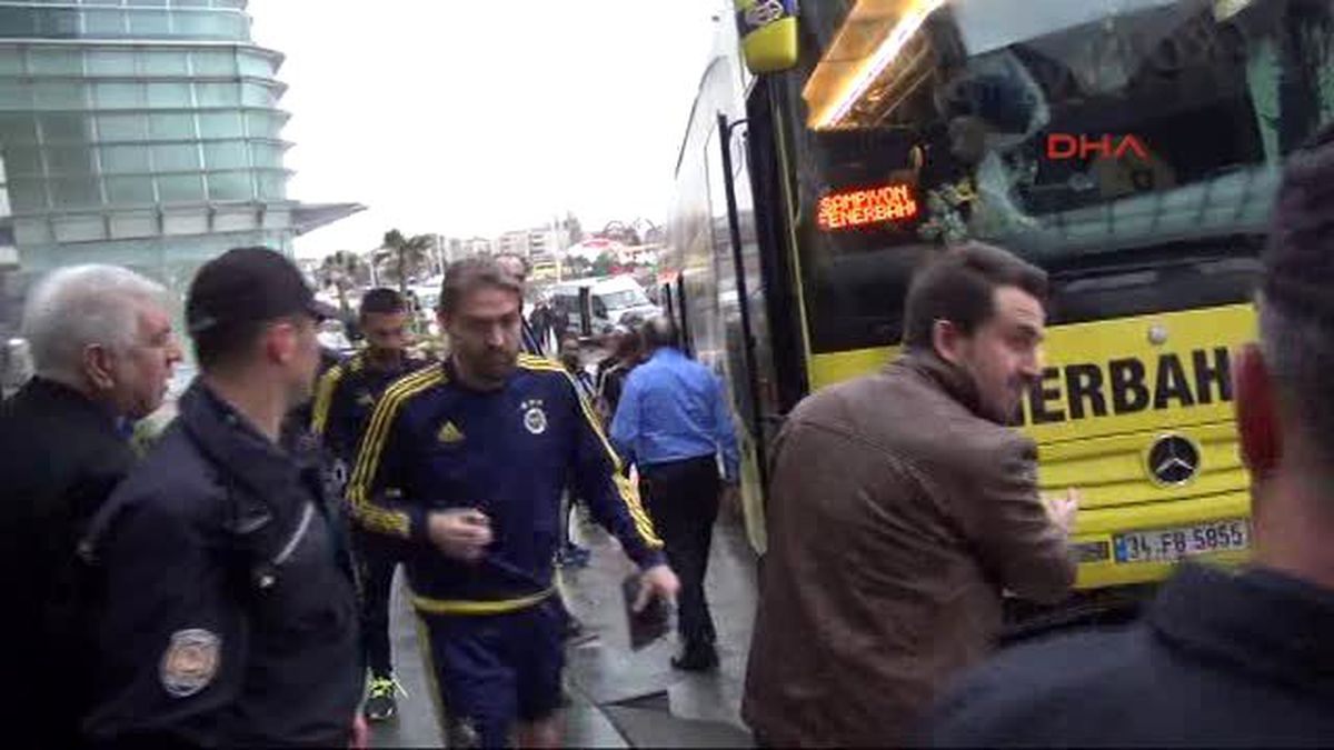 Fenerbahçe Bursa\'da Çiçeklerle Karşılandı