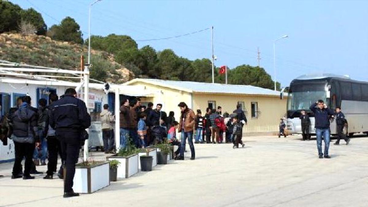 Foça\'da 111 Mülteciyle 4 Organizatör Yakalandı