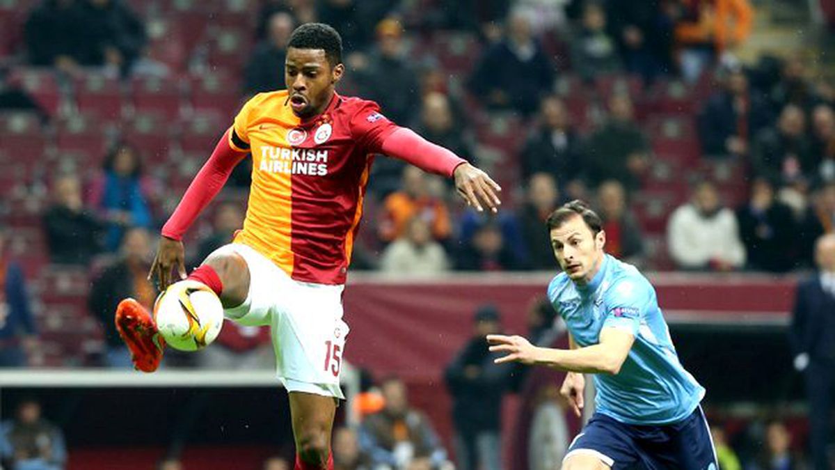 Galatasaraylı Taraftarlar Ryan Donk'u Islıkladı