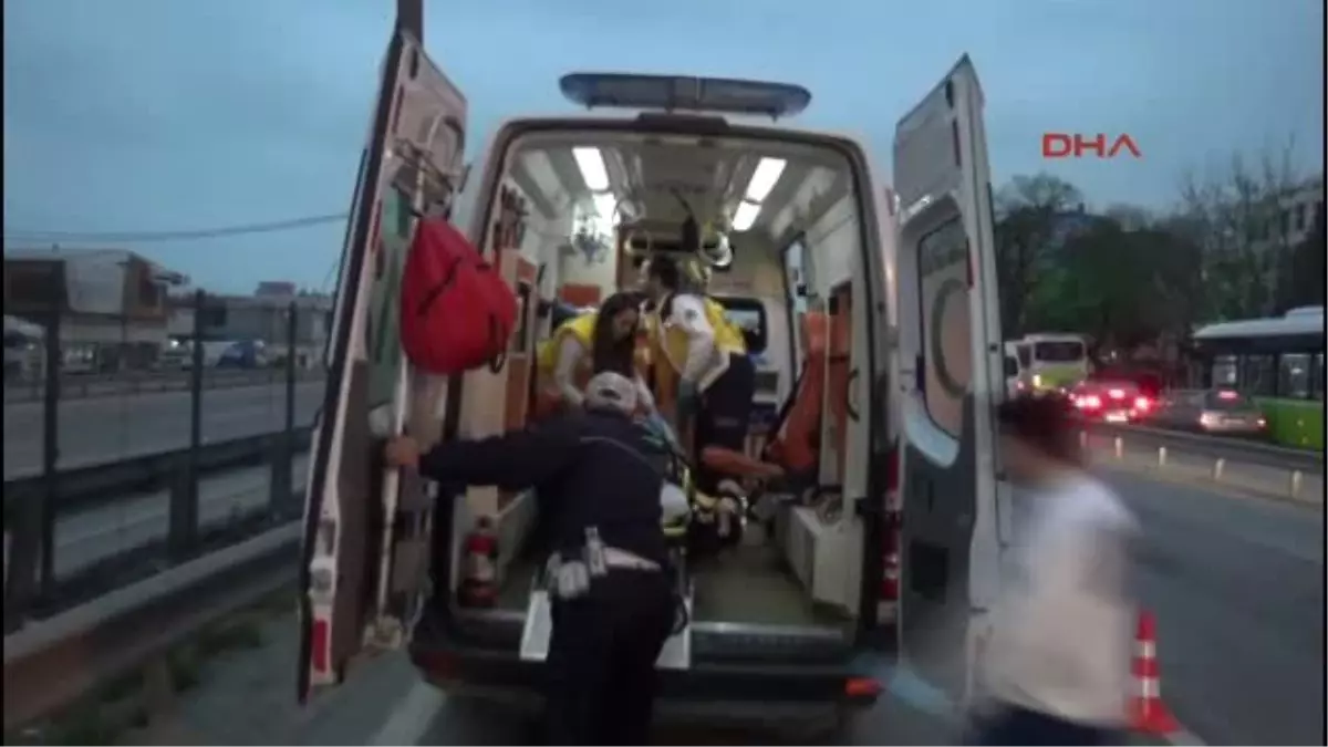 Gebze Bariyerlerin Üstünden Atlayan Kadına Ambulans Çarptı