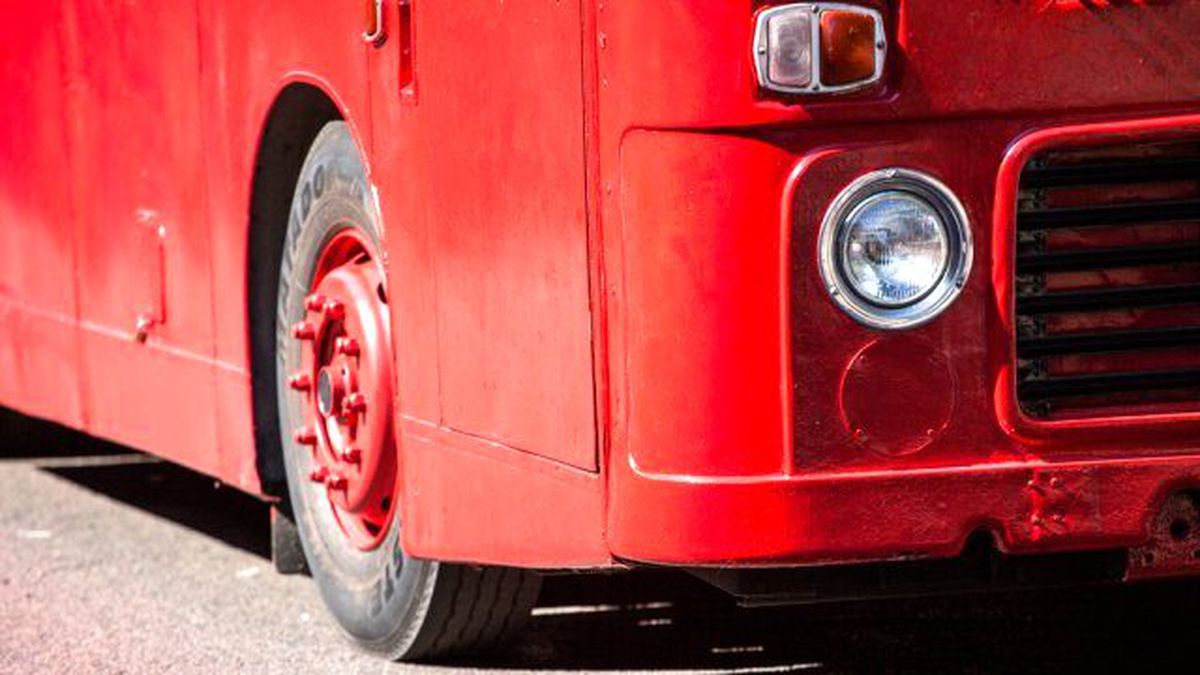 Genç Kızları Cinsel İçerikli Partiye Götüren Otobüse Polis Baskını