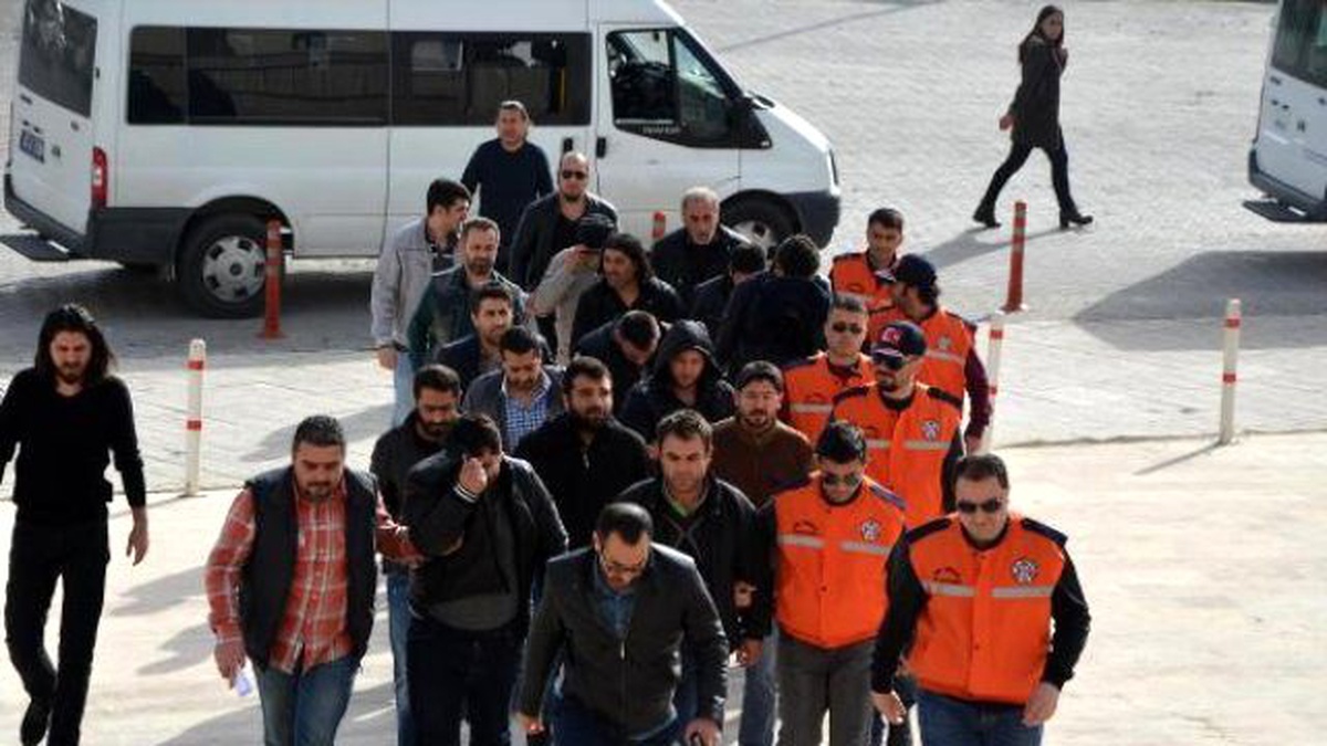 Göçmen Kaçakçılığı Şüphelisi 12 Kişi Adliyede