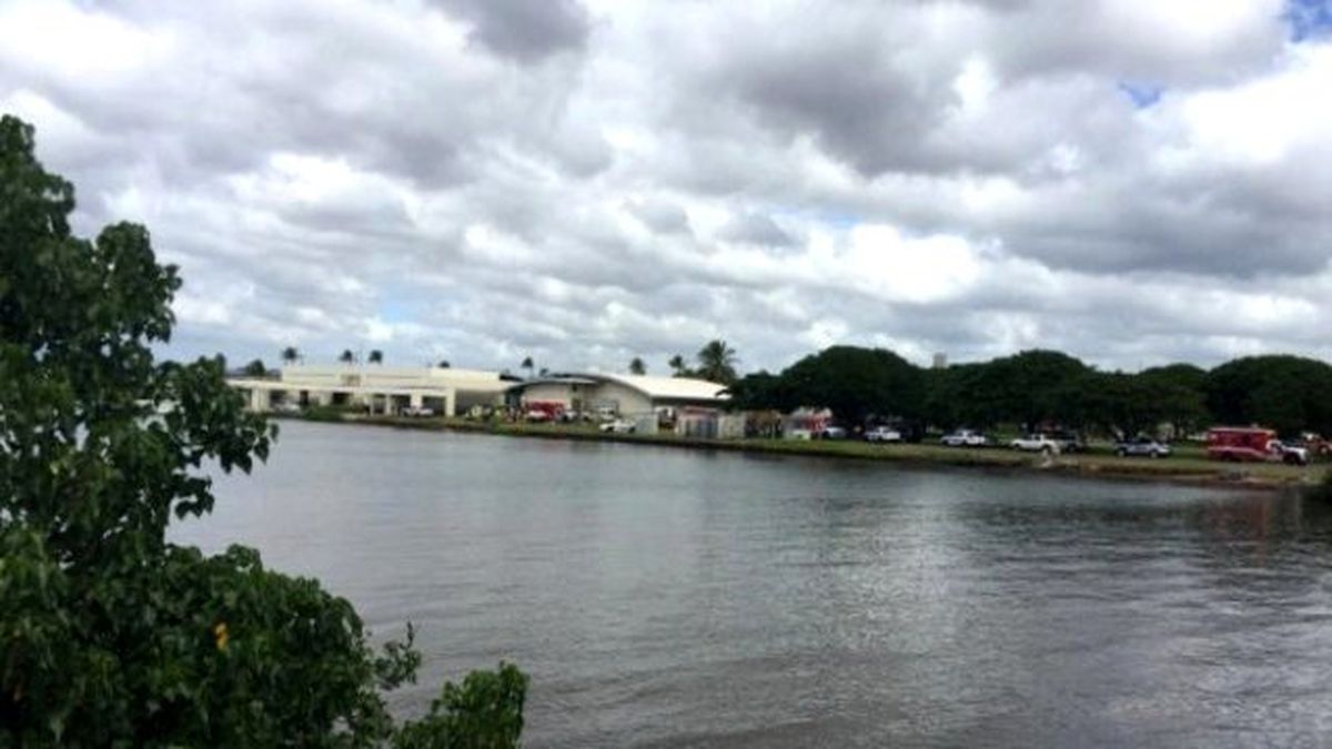 Hawaii'de Helikopter Suya Çakıldı