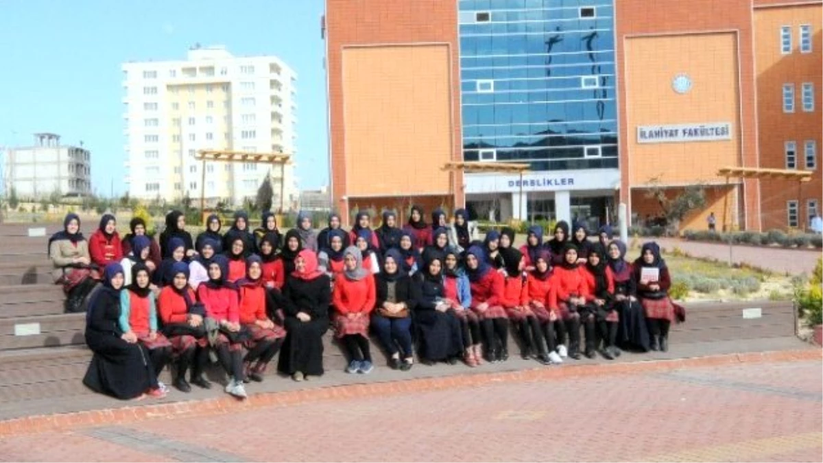 İmam Hatip Lisesi Kız Öğrencileri Kilis 7 Aralık Üniversitesini Gezdi
