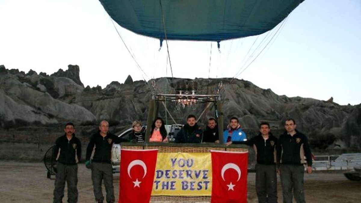Kapadokya\'da Balonlar Şehitler İçin Havalandı