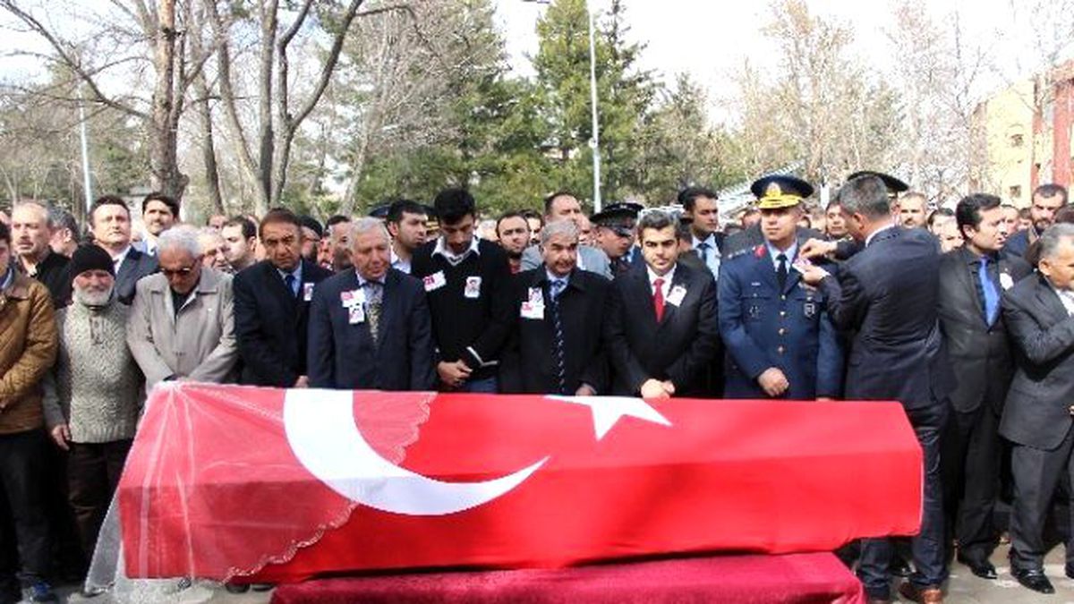 Kayseri\'nin İlk Kadın Şehidi Duvağıyla Uğurlandı