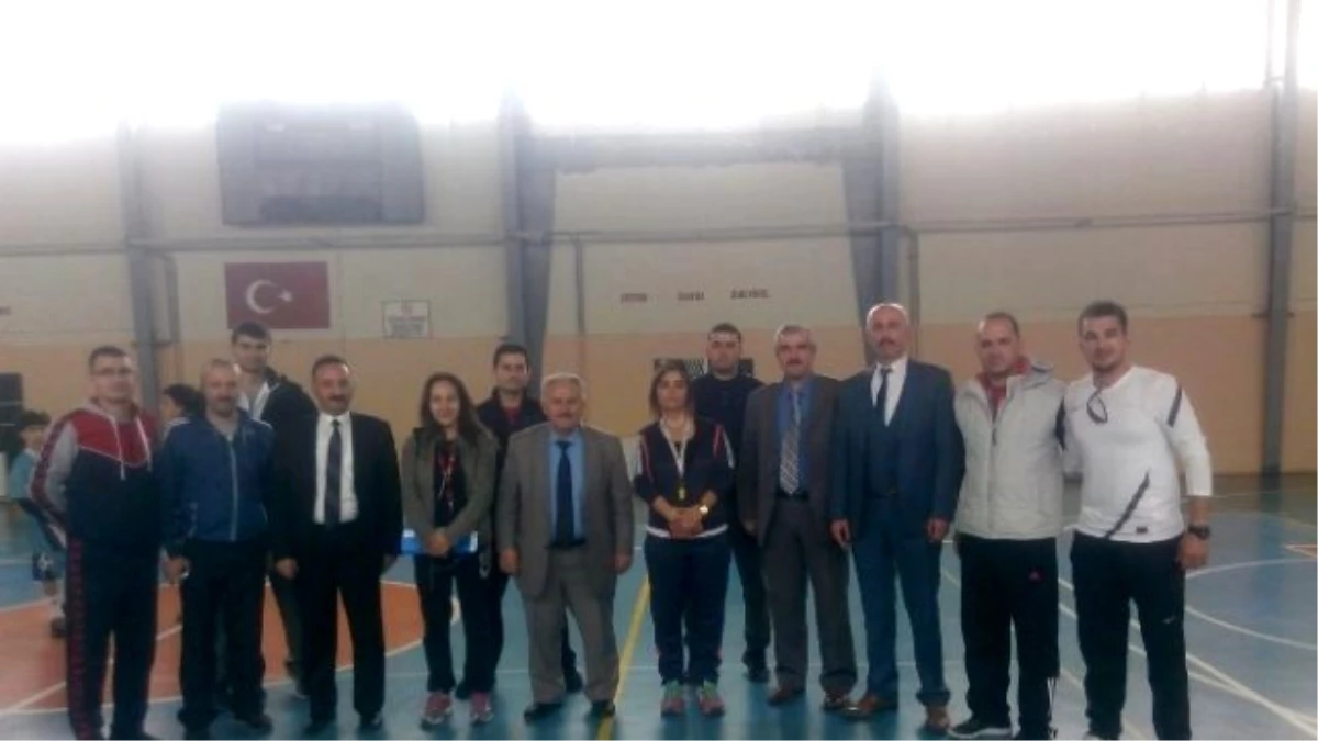 Koçarlı\'da Badminton Turnuvası Düzenlendi