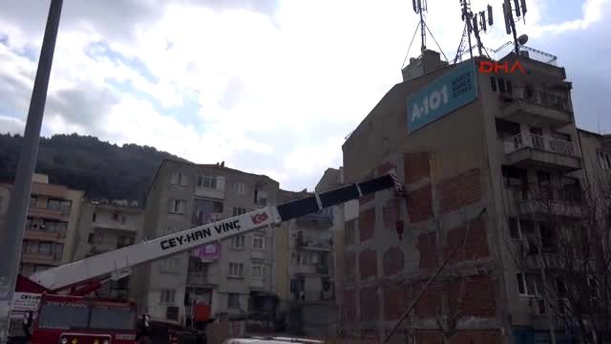 Manisa Yıkılması Gereken Binaya Baz İstasyonu Engeli