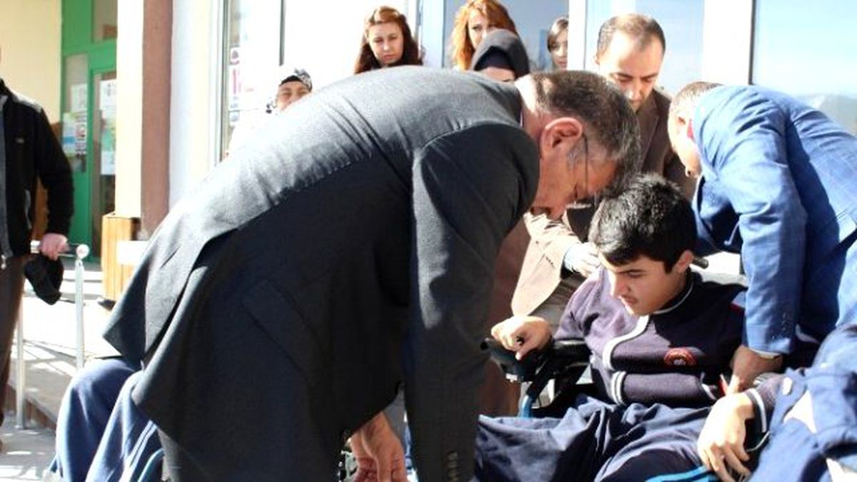 Niğde Belediyesinden Engelli 3 Vatandaşa Tekerlekli Sandalye