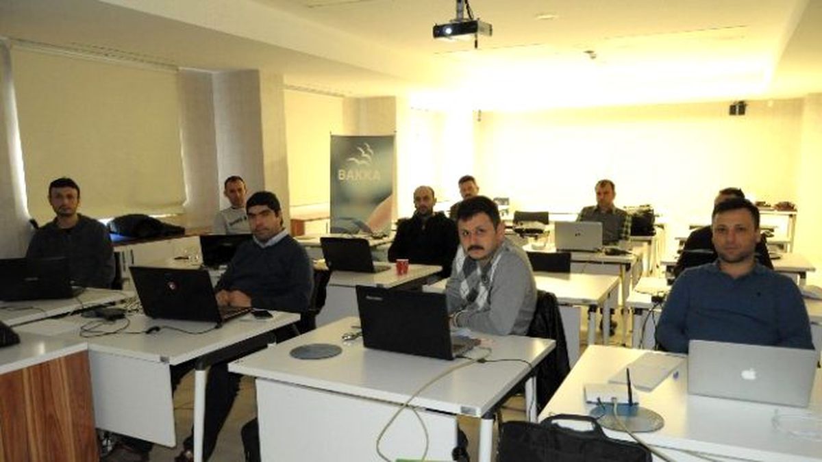 Öğretmenlere Beyaz Şapkalı Hacker ve Network Güvenliği Konuları Anlatıldı