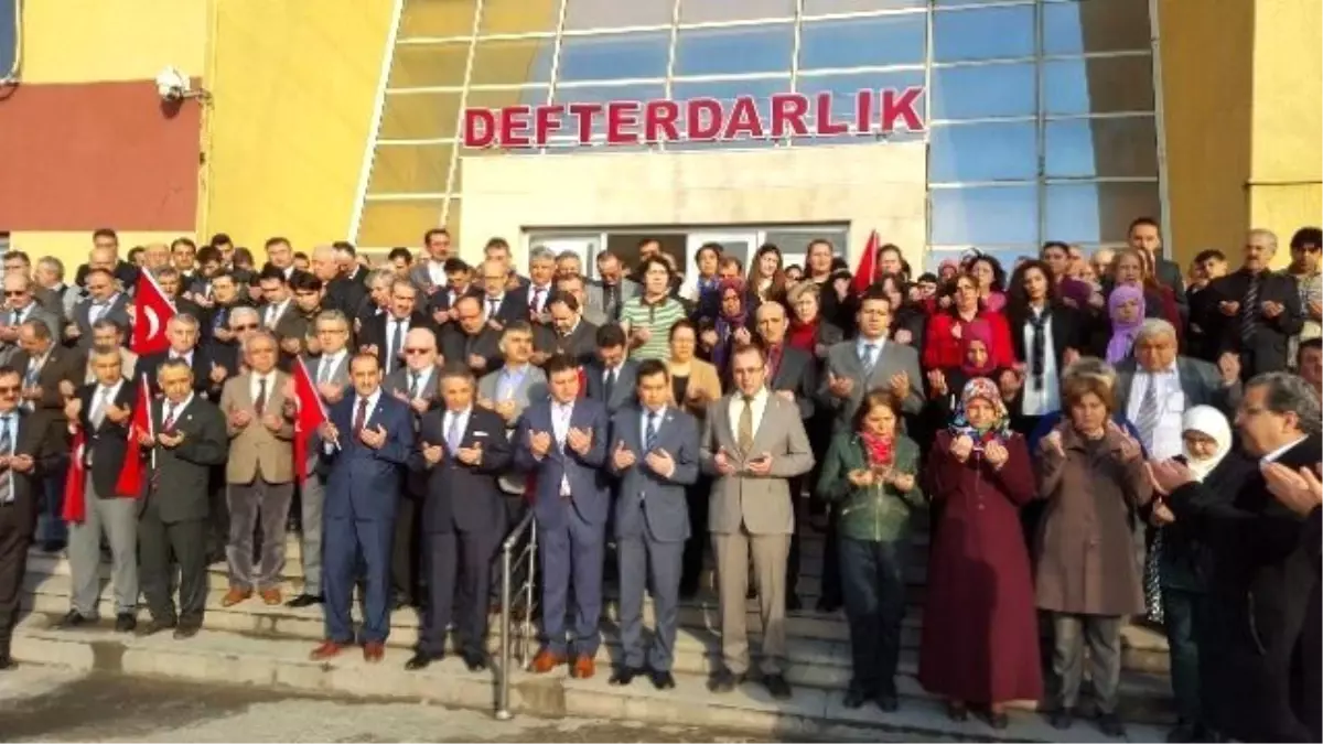 Şehitler İçin Saygı Duruşunda Bulunarak İş Başı Yaptılar