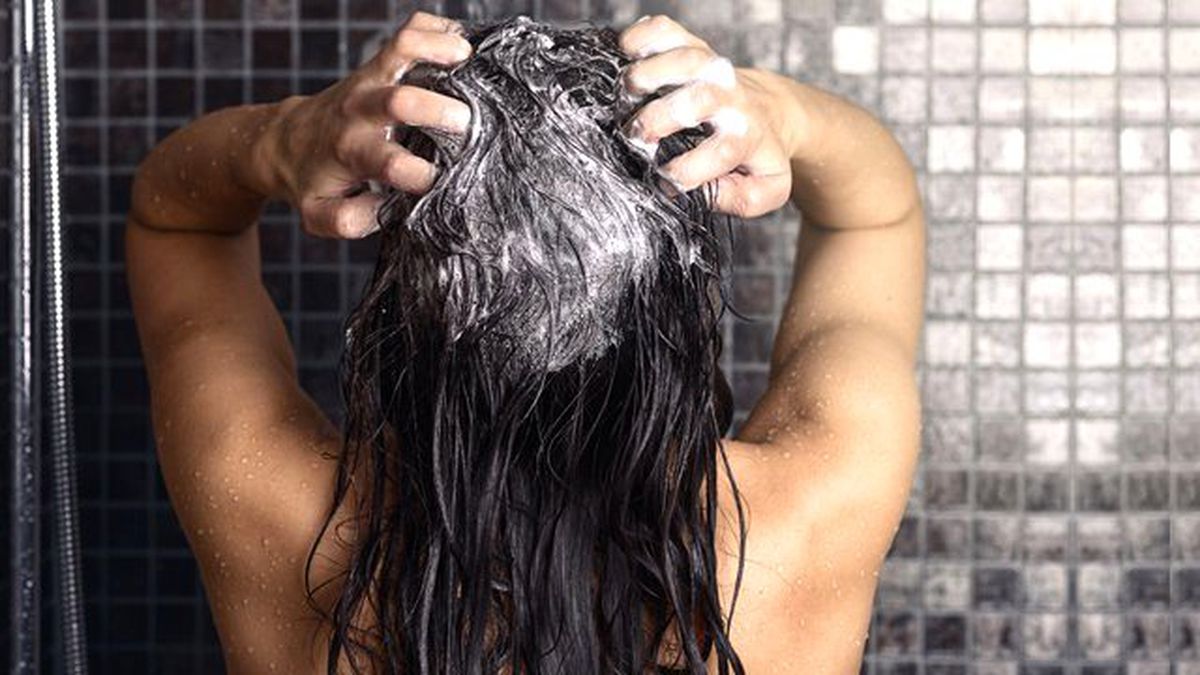 Sığınmacılar İsyan Etti: Duş Alırken ve Emzirirken Filme Alıyorlar!