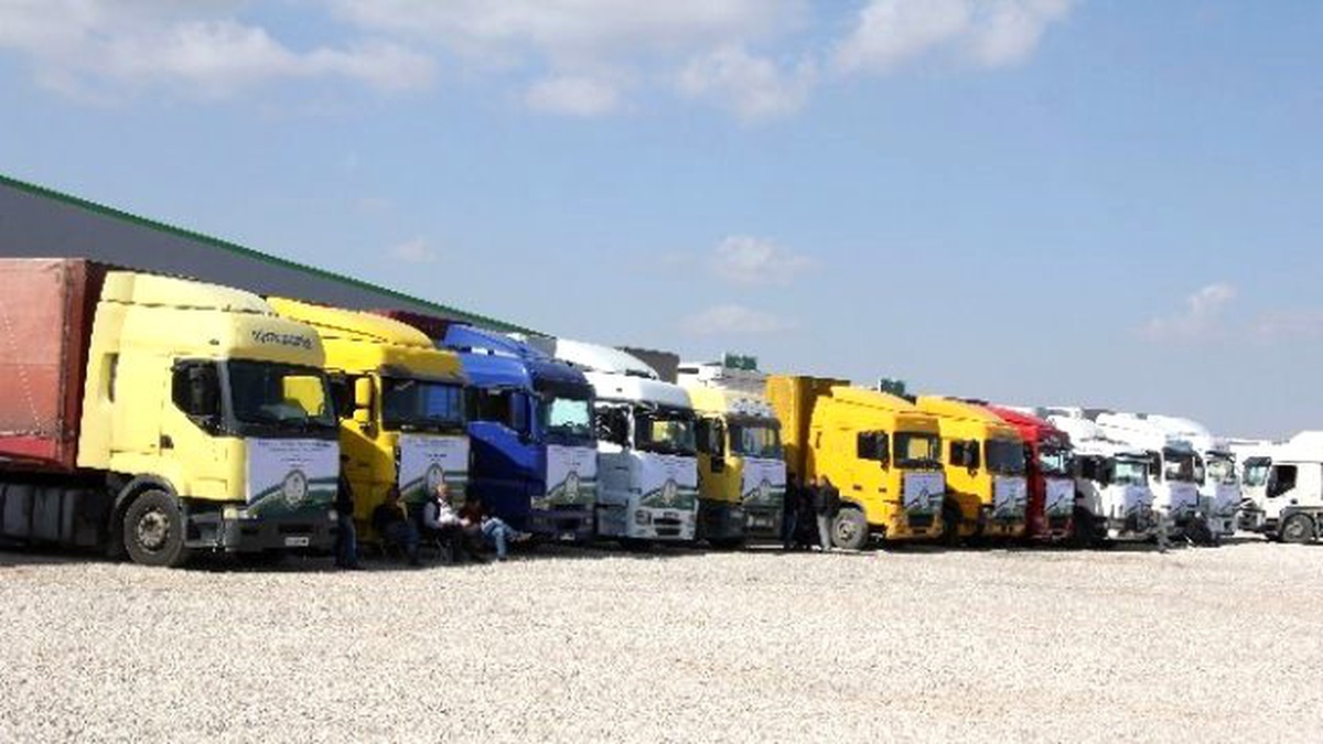 22 Tır\'lık İnsani Yardım Malzemesi Suriye\'ye Uğurlandı.