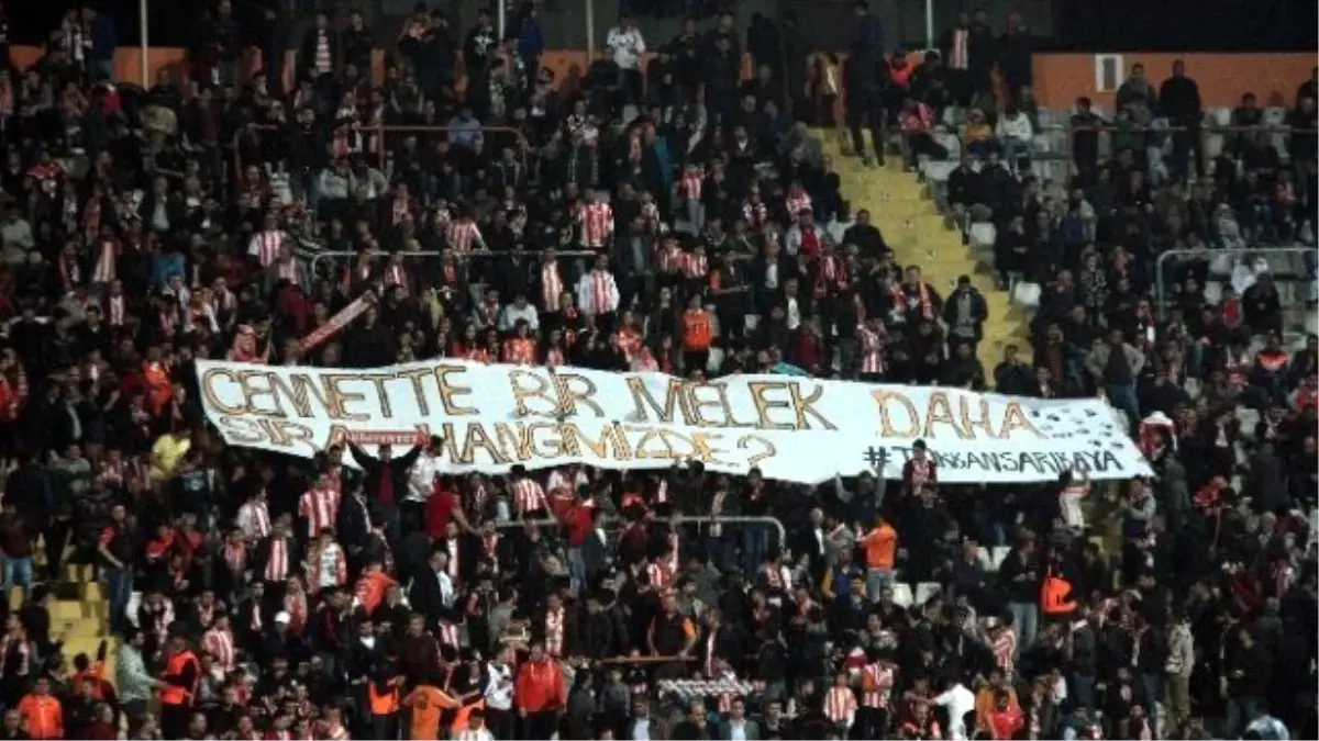 Adanaspor Taraftarı \'Türkan Sarıkaya\' Pankartı Açtı