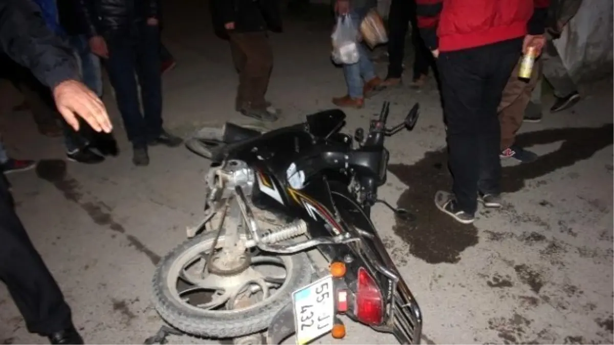 Bafra\'da Otomobil ile Motosiklet Çarpıştı: 1 Yaralı