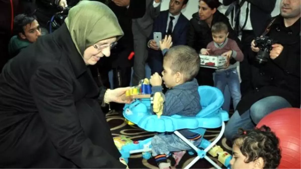 Bakan Ramazanoğlu: Silopi\'de Güvenlik Güçlerimiz Çıktıktan Sonra 100 Arkadaşımız Sahada Çalışacak...