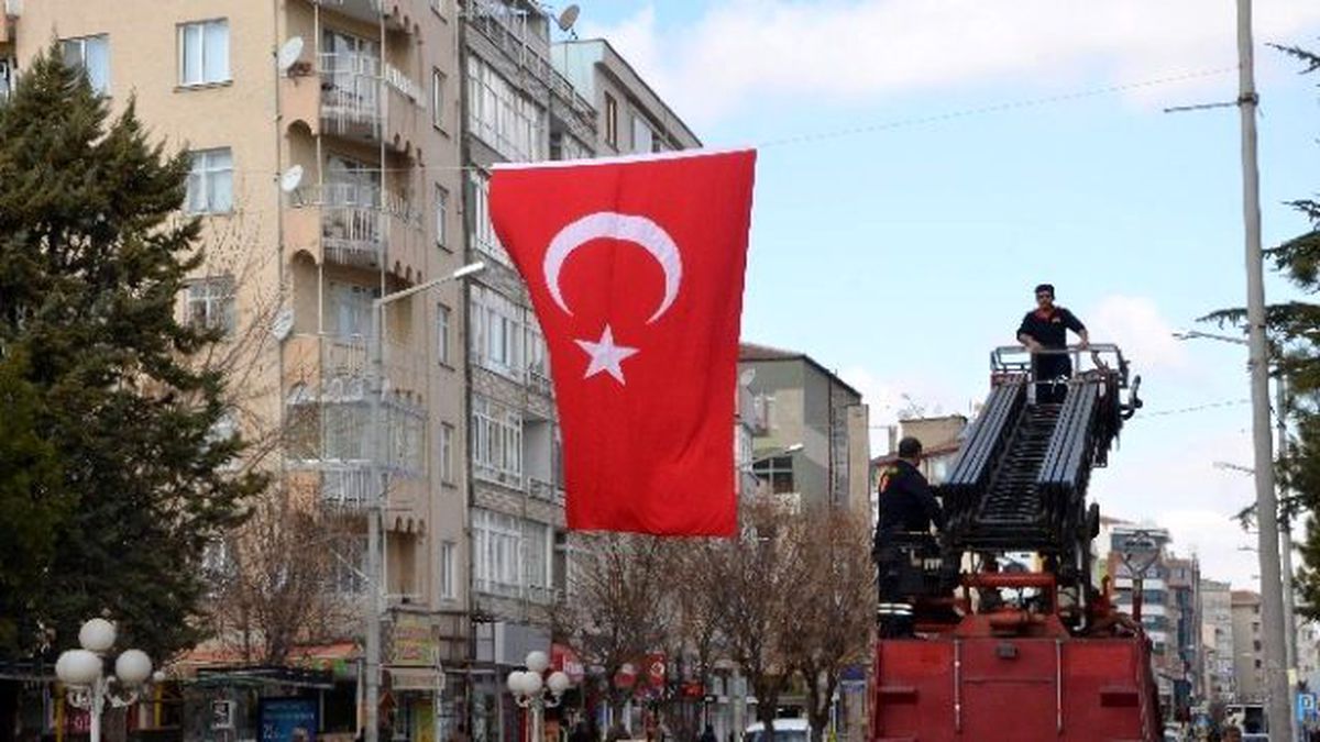 Ereğli Belediyesi 3 Bin Adet Bayrak Dağıttı