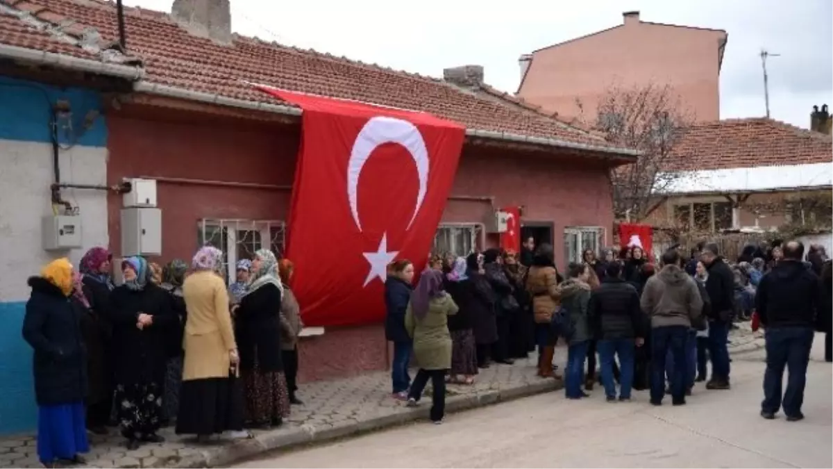 Eskişehirli Şehit Sivil Memur Kosacı, Son Kez Baba Evinde