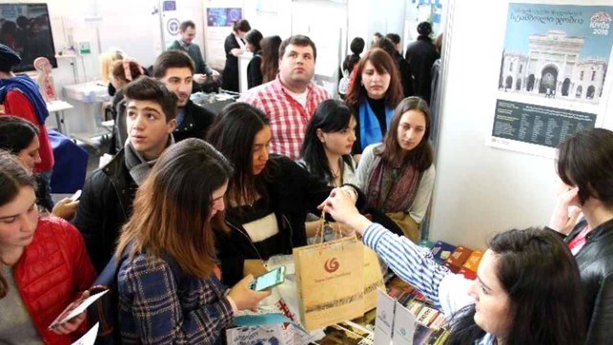 Gürcü Öğrenciler Türkçeyi Tanıttılar