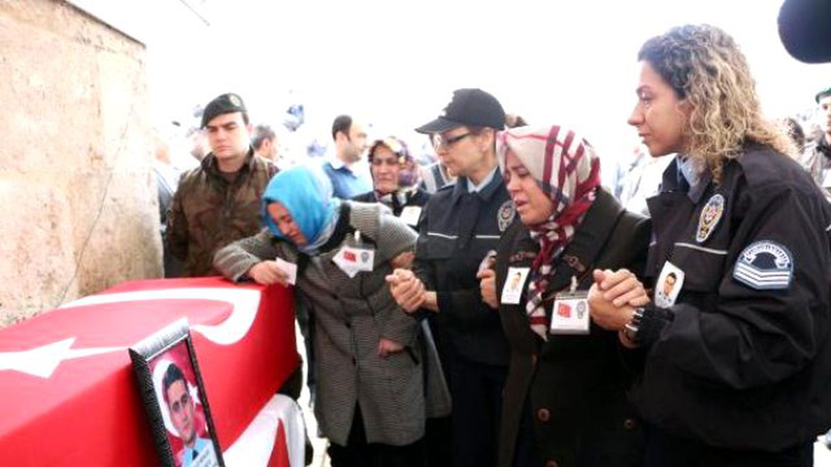Kahramanmaraş\'ta Şehit Özel Harekat Polisi Gözyaşlarıyla Uğurlandı