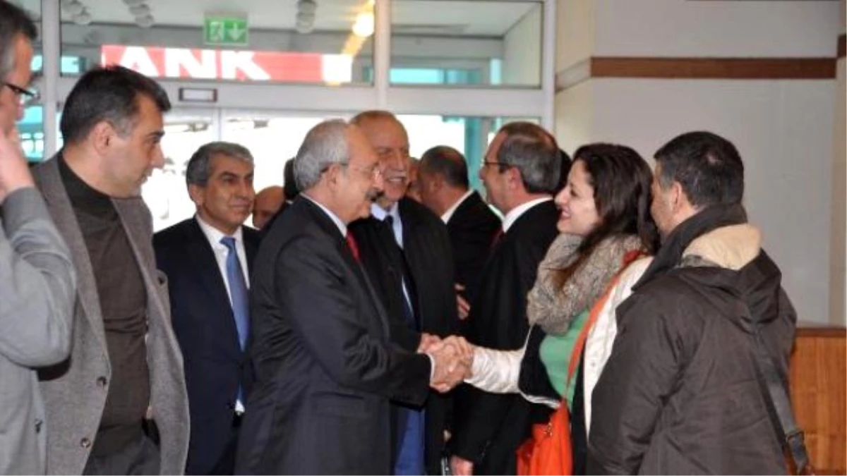 Kılıçdaroğlu, Pavey ve Okuyan Havalimanında Kısa Bir Sohbet Yaptı
