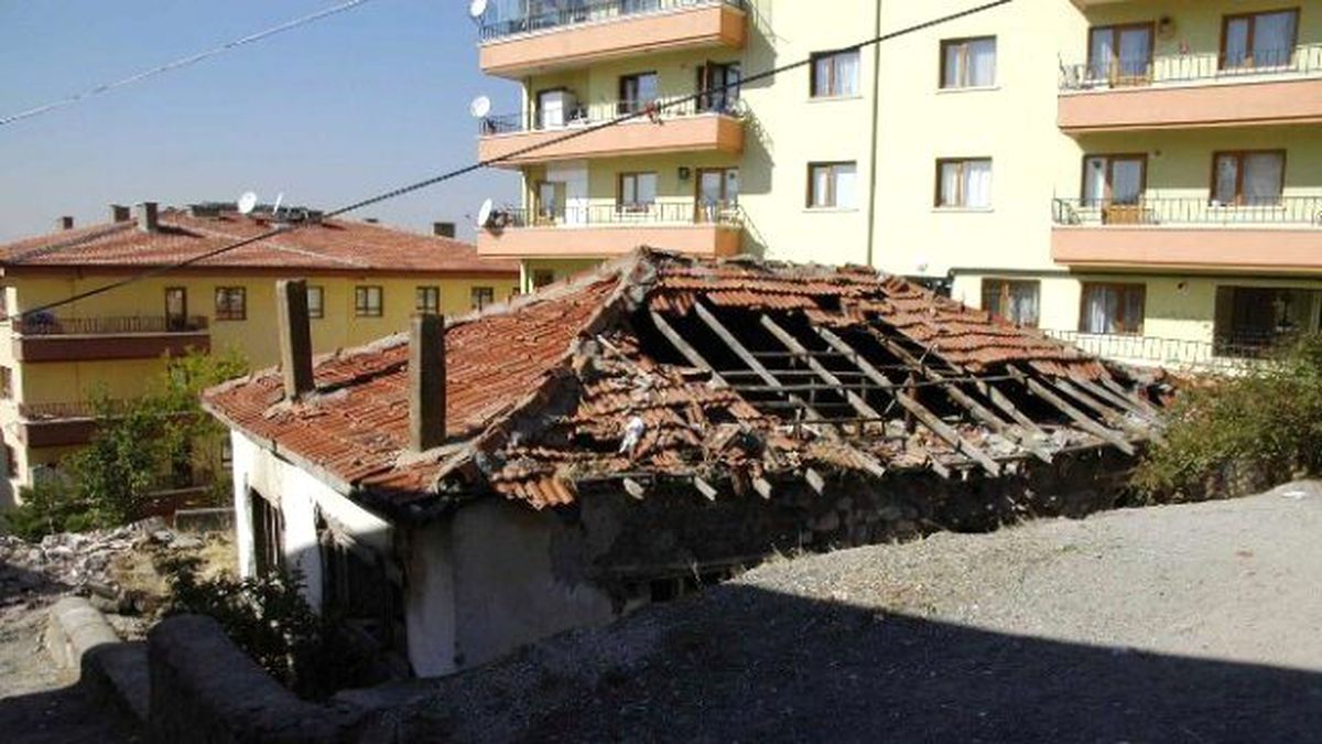 Mamak Metruk Yapılardan Temizleniyor