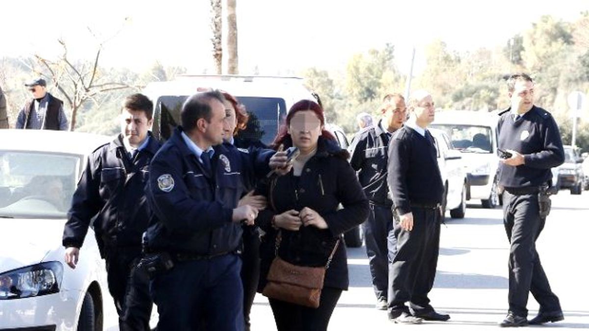 Antalya'da Sevgilisine Kızan Kadın Ölümden Son Anda Kurtarıldı
