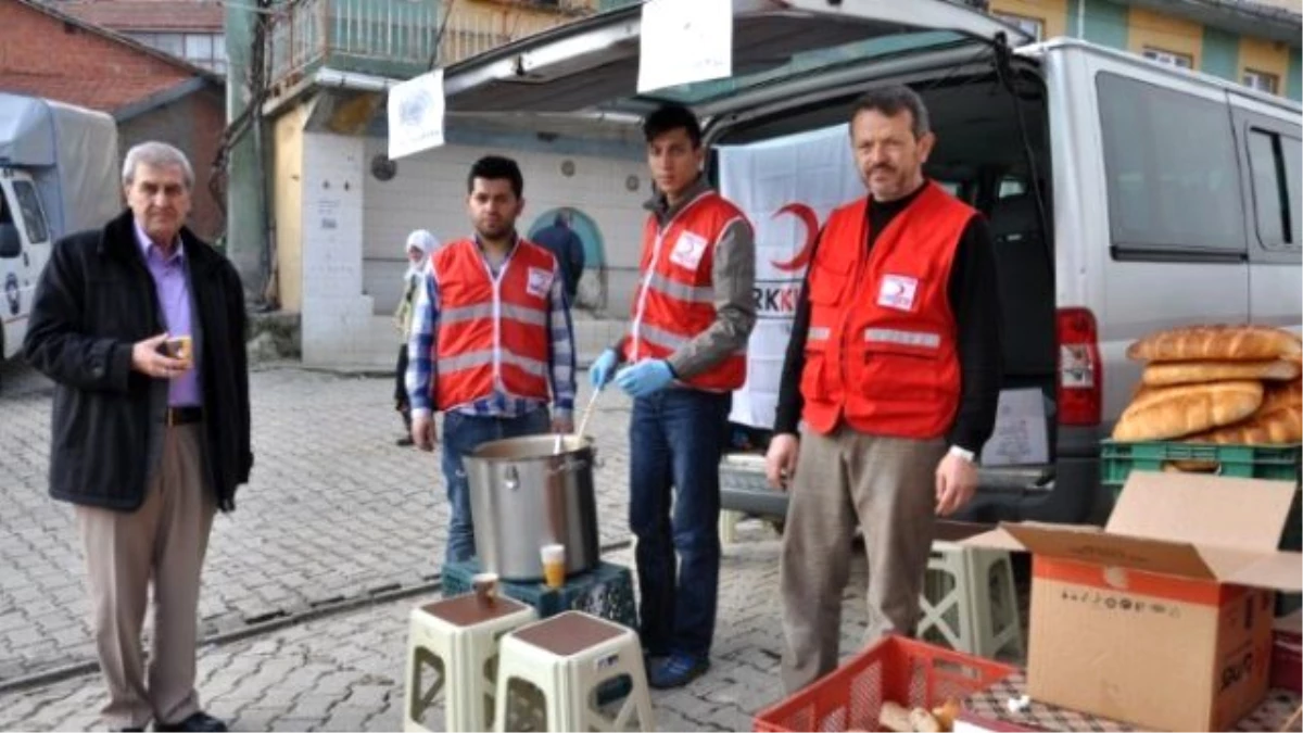 Şehit Cenazesinde Kızılay Sıcak Çorba Dağıttı