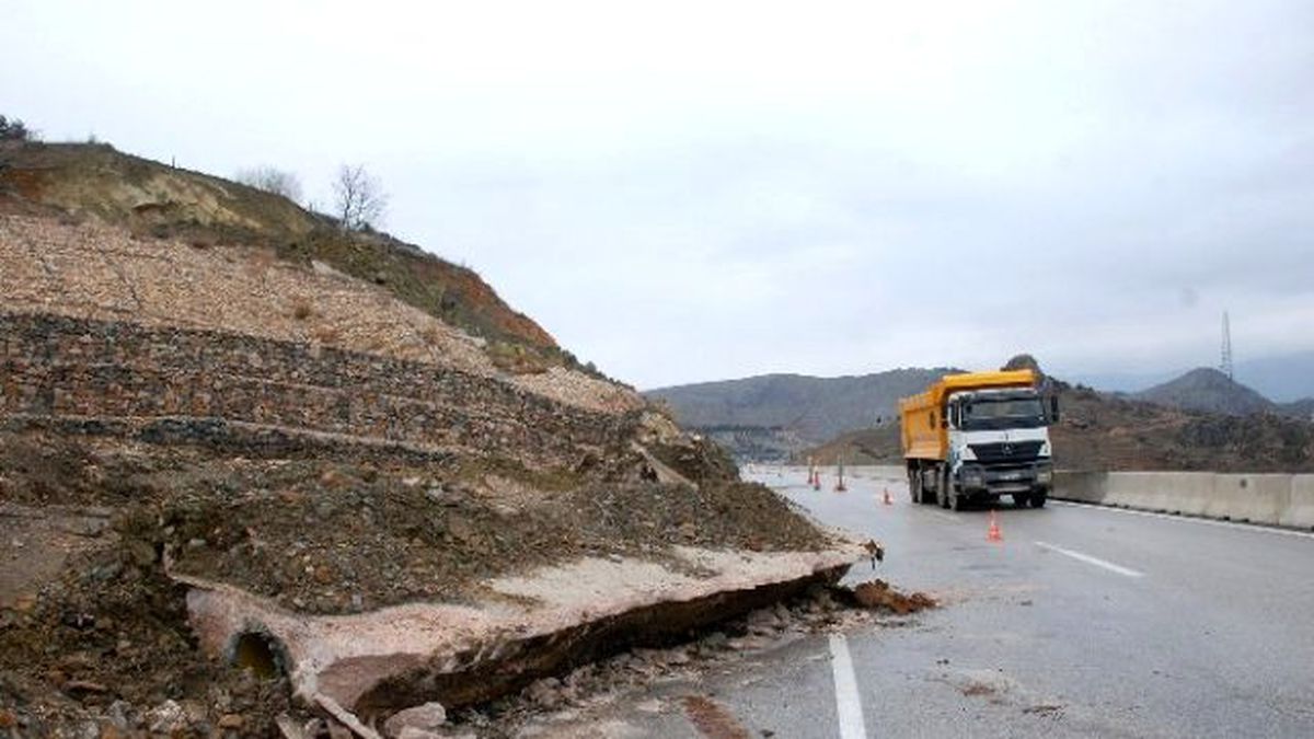 Tokat Çevre Yolu\'nda Heyelan