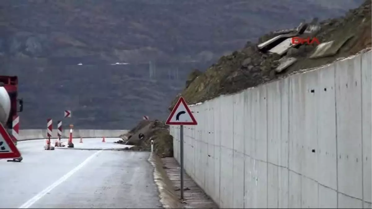 Tokat Çevre Yolunda Toprak Kayması