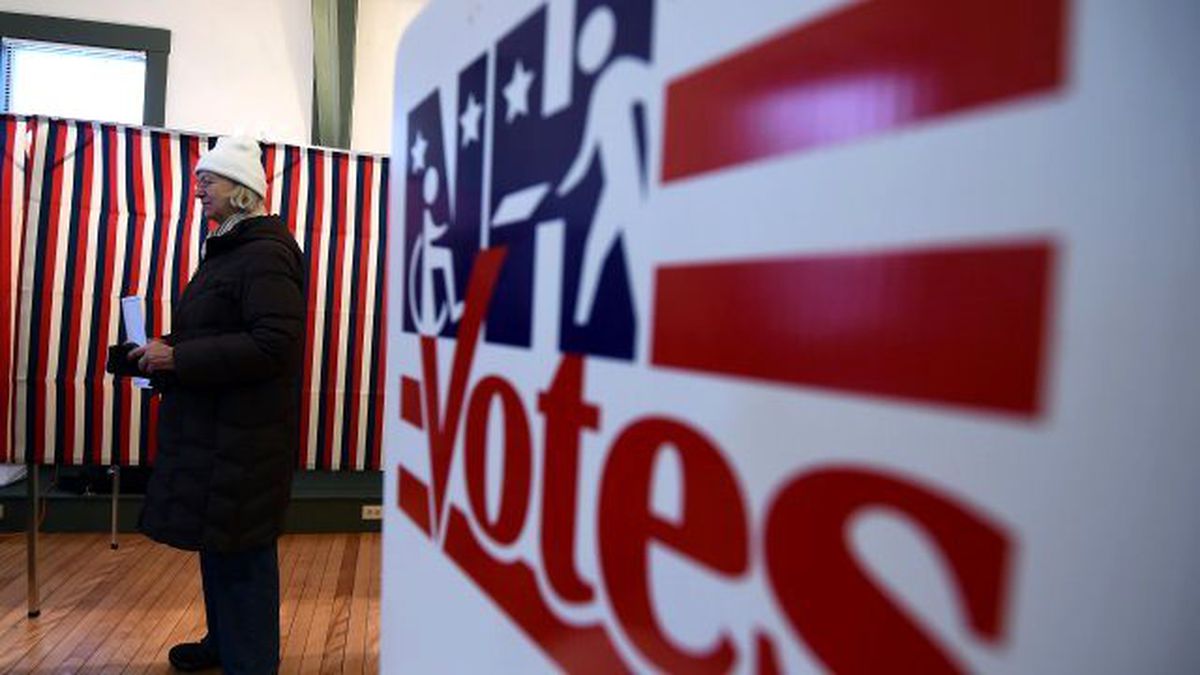 ABD'de Ön Seçim: Clinton ve Trump'tan Rahat Zafer