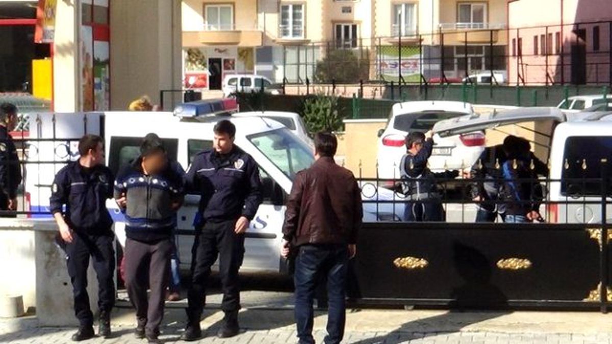 Av Tüfeğiyle Bir Kişiyi Öldüren Şüpheliler Tutuklandı