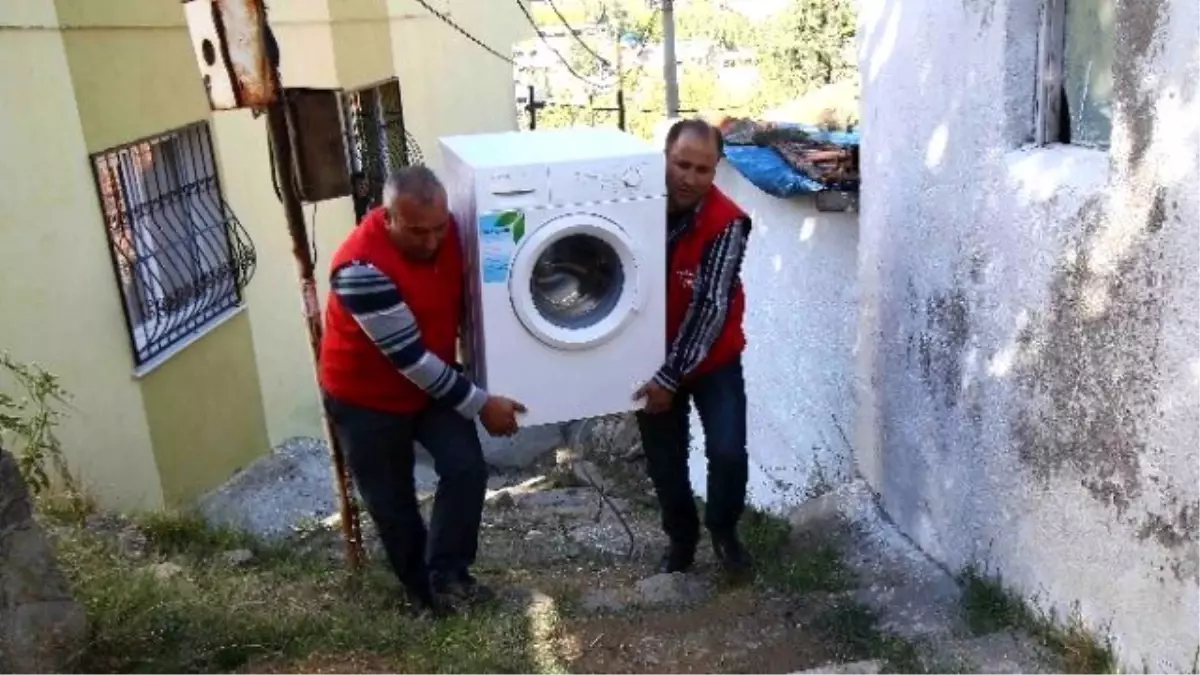 Bayraklı Belediyesinden Vatandaşlara Örnek Yardım