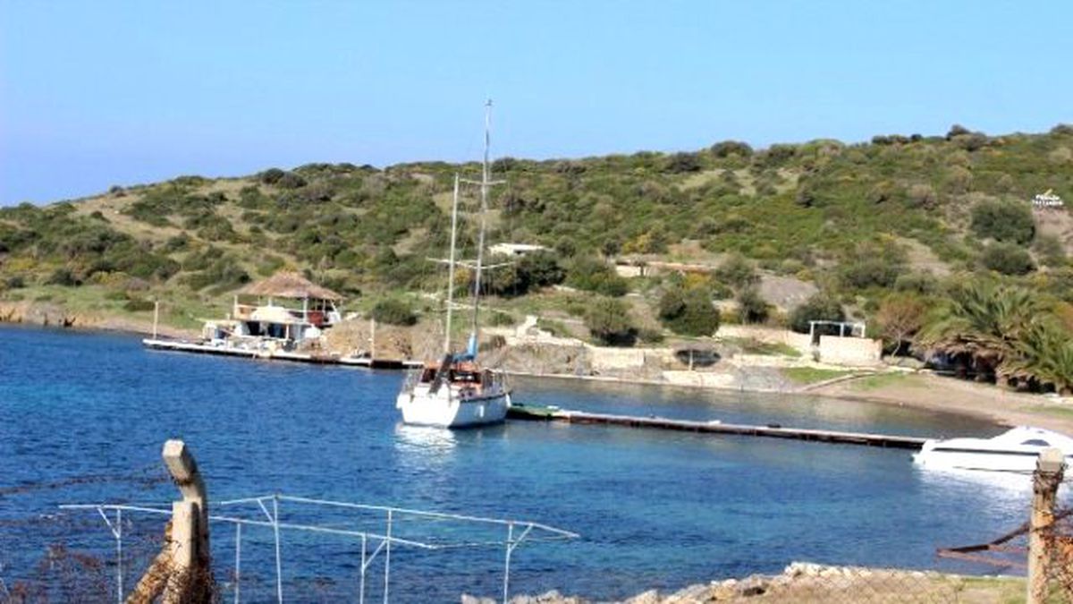 Foça\'da Jandarma Ekipleri Kuş Uçurtmuyor