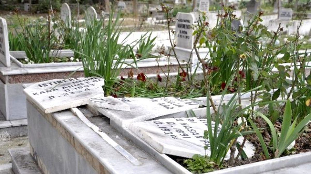 Hatay'da Şehit ve Gazi Mezarları Tahrip Edildi