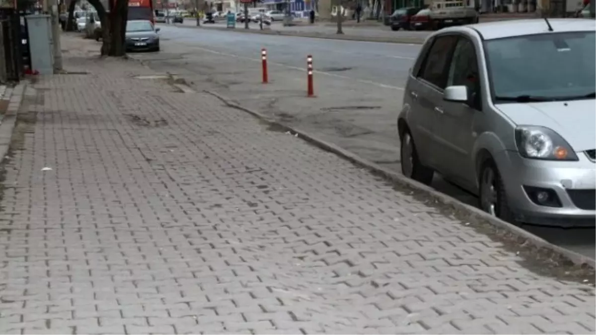 Hürriyet Mahallesi Cengiz Topel Caddesinde Bazalt Zeminli Otopark ve Yaya Yolu Çalışması