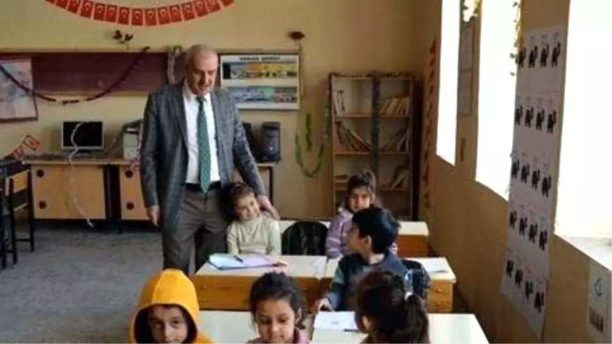 İlçe Milli Eğitim Müdüründen Köy Okullarına Ziyaret