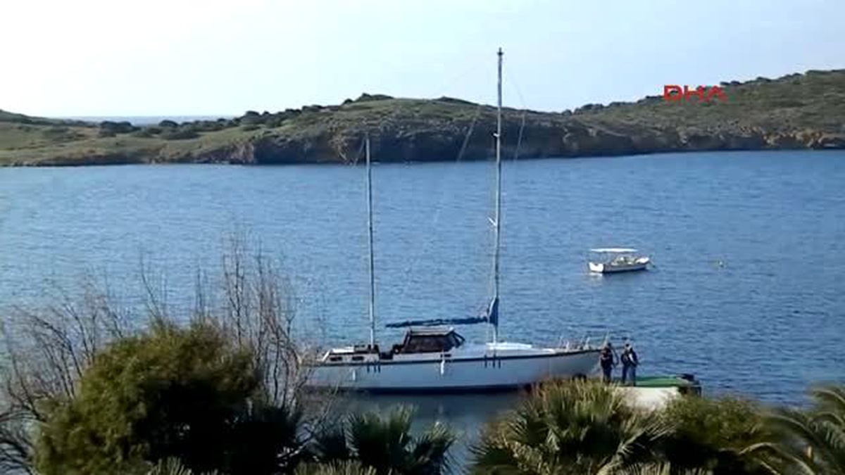 İzmir Foça Koylarındaki Şüpheli Teknelere El Konuldu