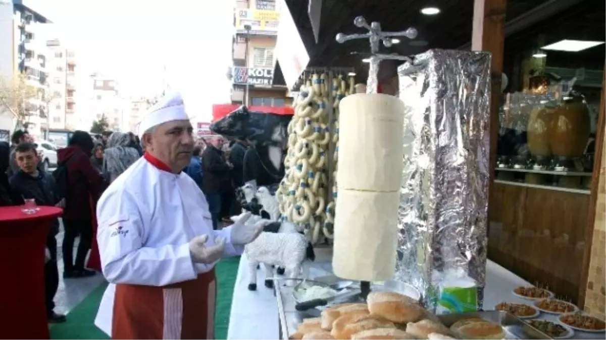 Kaşarın \'Dönerini\' Tulum Peynirinin \'Kangalını\' Ürettiler