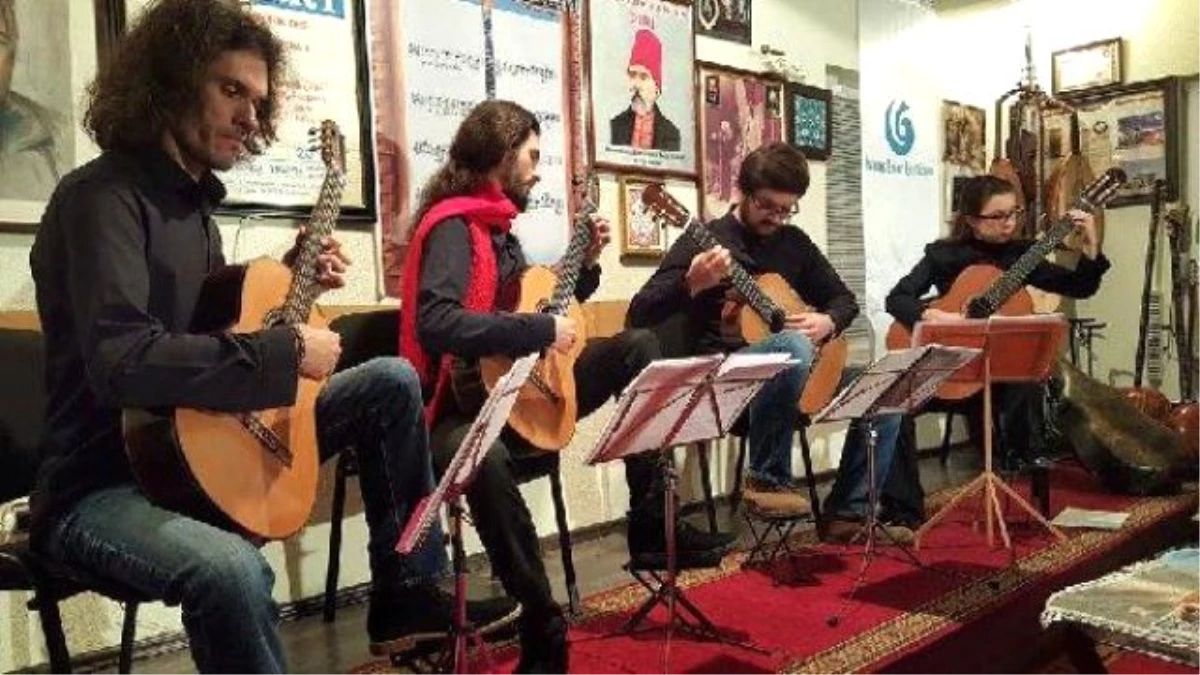 Prizren\'de Gitar Dinletisi Büyük Beğeni Topladı