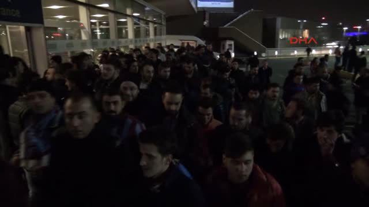 Takımlarını Desteklemeye Gelen Trabzonspor Taraftarı Havalimanına Alınmadı